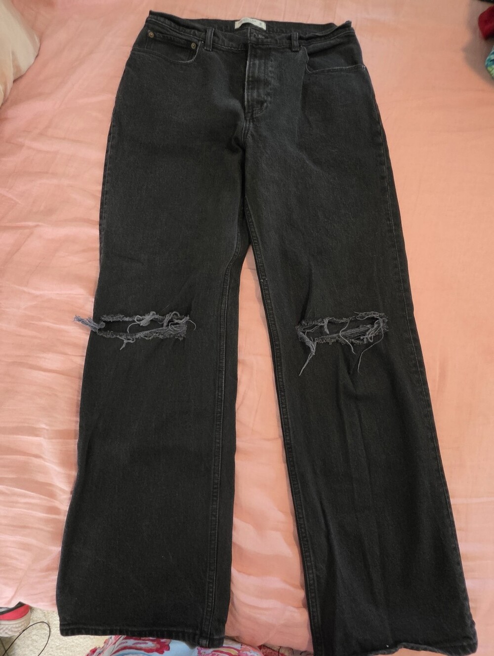 Abercrombie And Fitch Relaxed High Rise Black Jean 30/10 With  Distress Knee